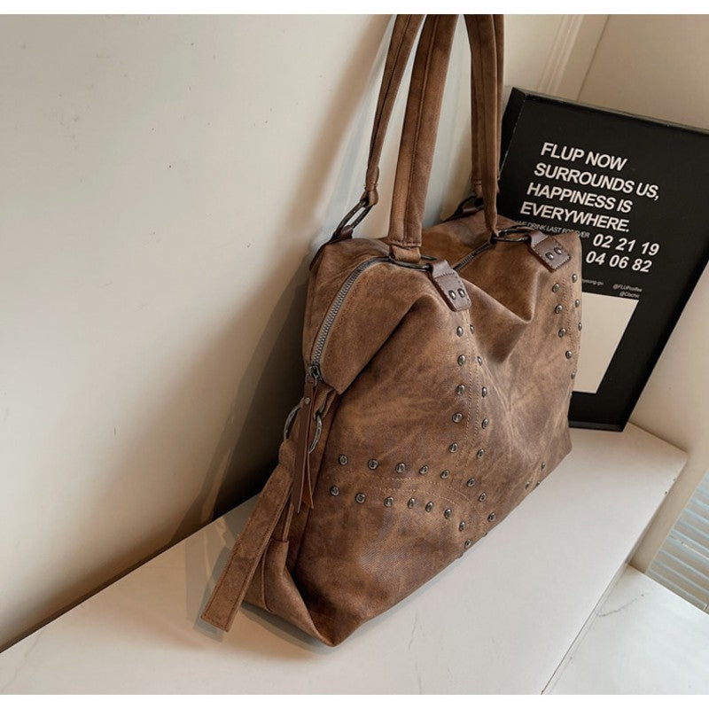 Vintage Punk Style Rivet Single-Shoulder Bag for Women Fashionable Commuter Bag Single-Shoulder Bag
