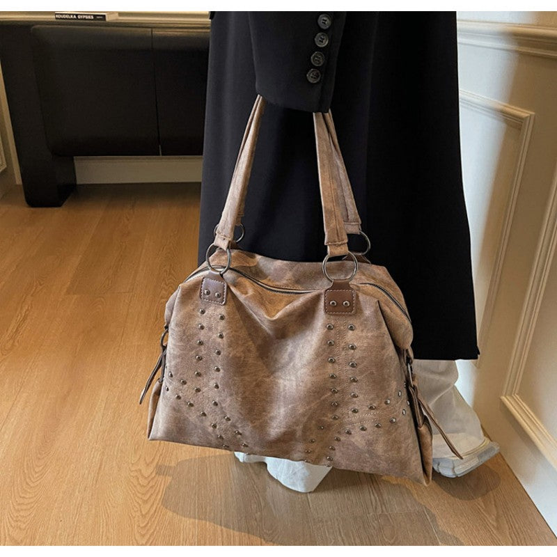 Vintage Punk Style Rivet Single-Shoulder Bag for Women Fashionable Commuter Bag Single-Shoulder Bag