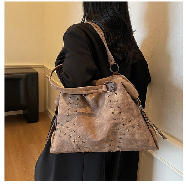 Vintage Punk Style Rivet Single-Shoulder Bag for Women Fashionable Commuter Bag Single-Shoulder Bag