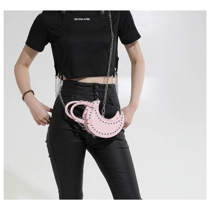 European and American punk style studded moon bag for women, niche design, fashionable chain single-shoulder cute saddle bag