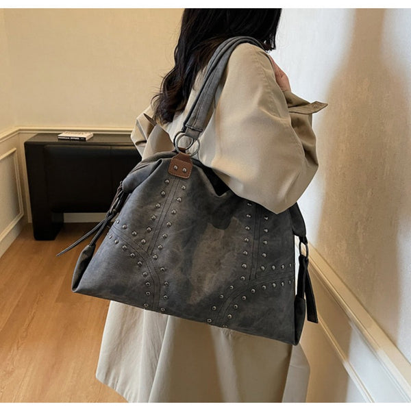 Vintage Punk Style Rivet Single-Shoulder Bag for Women Fashionable Commuter Bag Single-Shoulder Bag