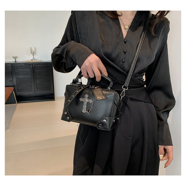 Best-selling Punk Motorcycle Style Cross Handheld Box Bag Heavy-duty Rivet Pillow Bag Skull Single-shoulder Crossbody