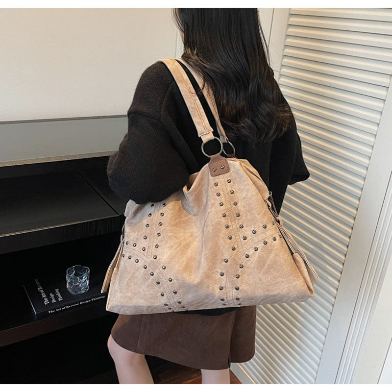 Vintage Punk Style Rivet Single-Shoulder Bag for Women Fashionable Commuter Bag Single-Shoulder Bag