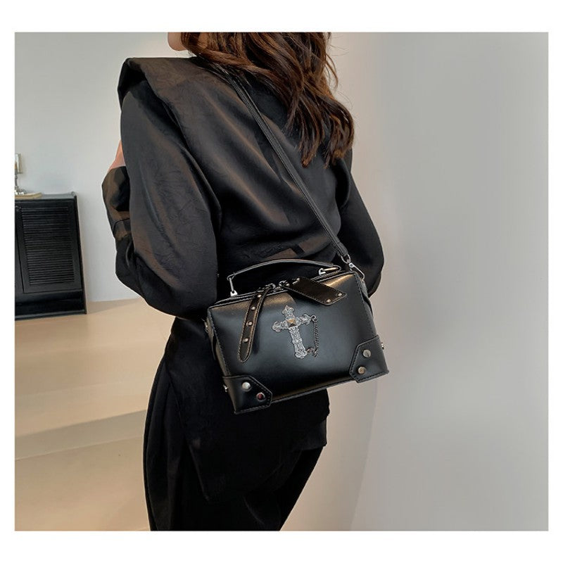 Best-selling Punk Motorcycle Style Cross Handheld Box Bag Heavy-duty Rivet Pillow Bag Skull Single-shoulder Crossbody