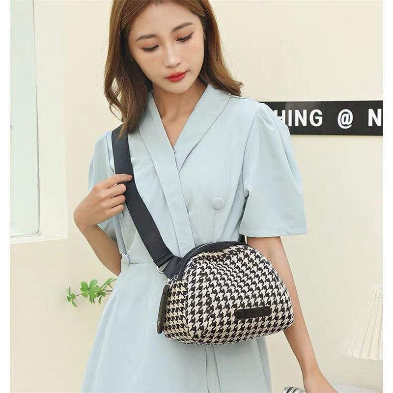Hot-Selling Canvas Crossbody Chest Pack – Versatile Shoulder Bag for Women, Fashionable Everyday Carry Bag