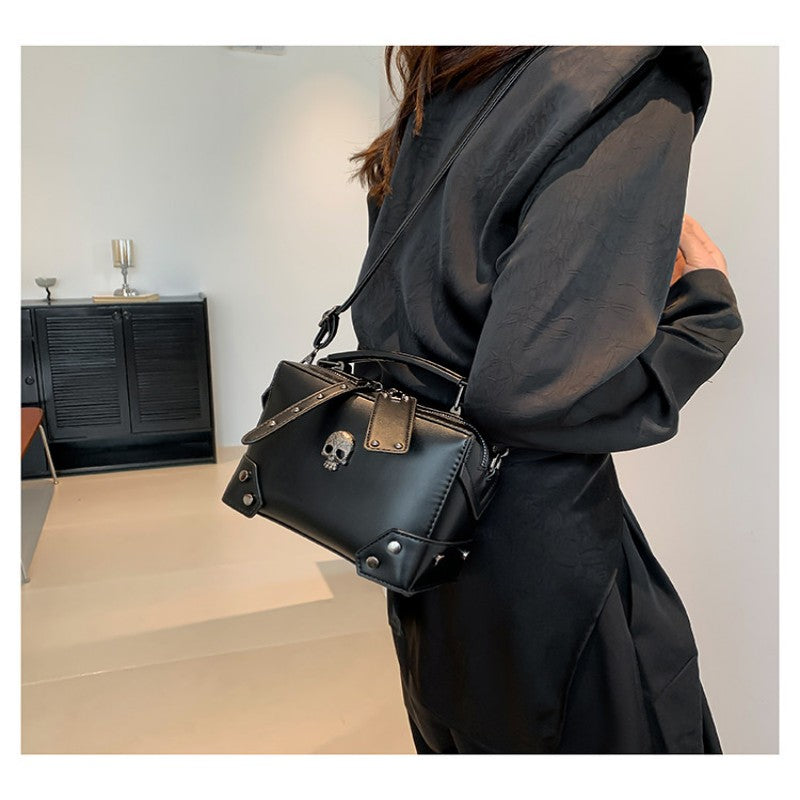 Best-selling Punk Motorcycle Style Cross Handheld Box Bag Heavy-duty Rivet Pillow Bag Skull Single-shoulder Crossbody