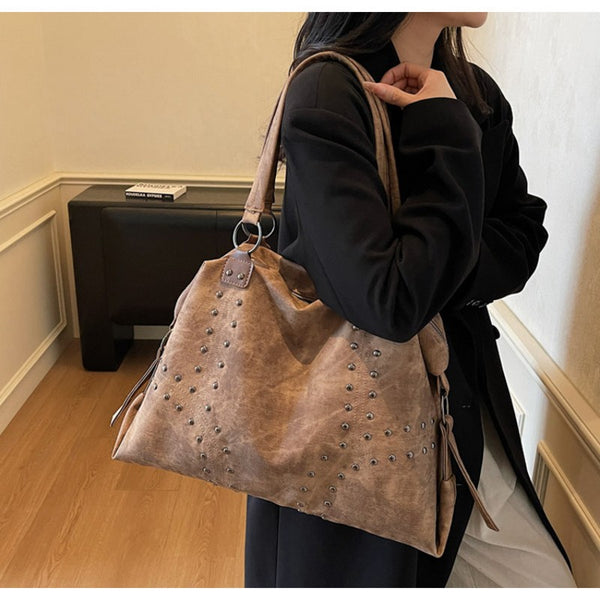 Vintage Punk Style Rivet Single-Shoulder Bag for Women Fashionable Commuter Bag Single-Shoulder Bag